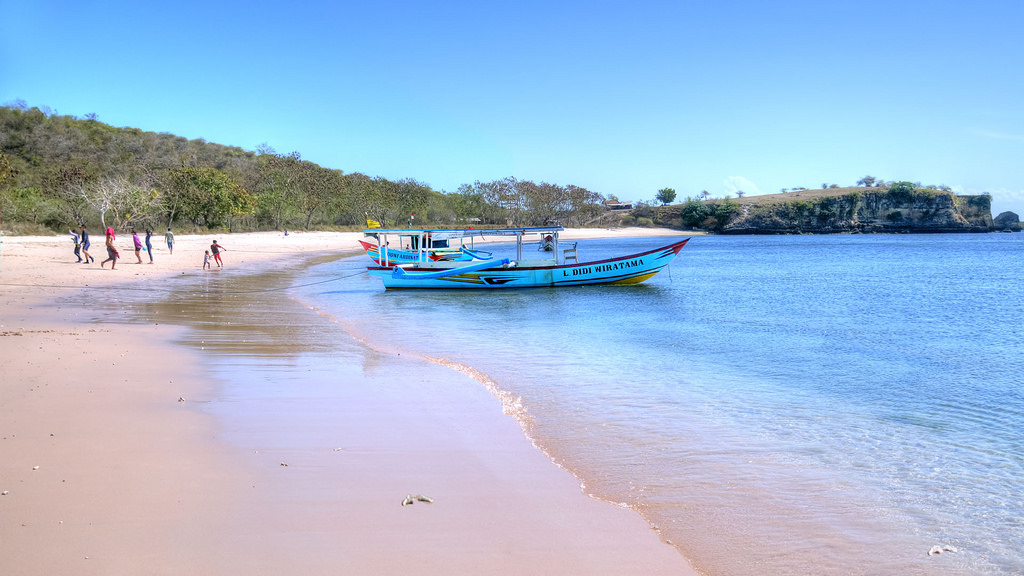 PAKET HEMAT 3 HARI 2 MALAM PINK BEACH